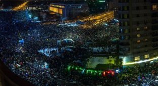 В Румынии протестуют против снятия обвинений с коррумпированных чиновников (7 фото)