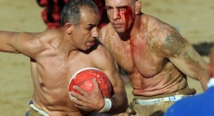 Флорентийский футбол (кальчо) - один из самых жестоких видов спорта (34 фото)