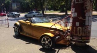 В Одессе разбился мажор на золотом кабриолете