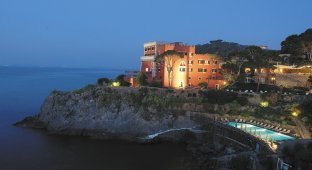 Волшебный отель Mezzatorre Resort & Spa в Италии (24 фото)