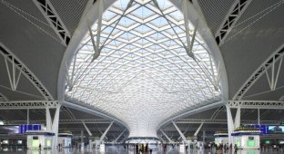 Новый современный вокзал в Китае (11 фото)