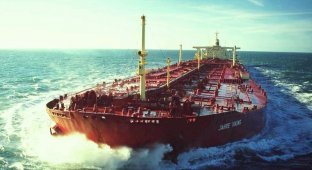 Нефтеналивной супертанкер «Knock Nevis» самый большой корабль в мире (13 фото)