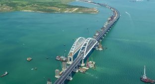 Крымский мост начинает пугать водителей (3 фото + 2 видео)