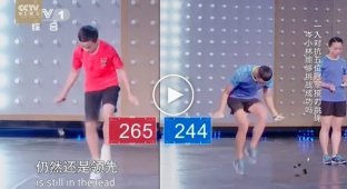 Невероятное мастерство прыжков на скакалке от 15-летнего китайского школьника