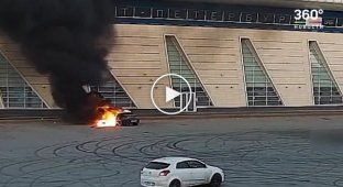 Дрифт с огоньком из Петербурга «гонщик» не смог потушить свой автомобиль