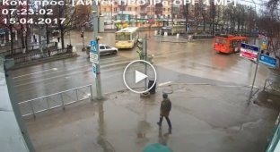 В Перми кто-то прокатился по улице внутри зорба