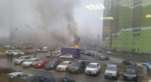 В Санкт-Петербурге неизвестные расстреляли из автоматов полицейский УАЗ (7 фото)
