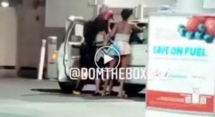 Три девушки напали на застенчевого водителя