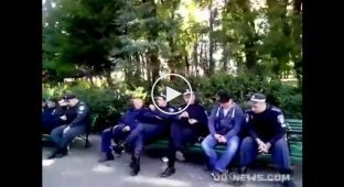 Одесские милиционеры отказались кричать слава Украине