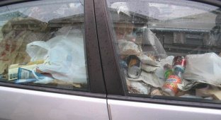 Помойка в машине (12 фото)