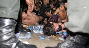 Трагедия на водном фестивале в Камбодже (16 фото)