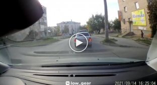 Страшный сон любого водителя. Ребенок выбежал под машину в Челябинской области (мат)