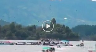 В Колумбии затонула туристическая лодка