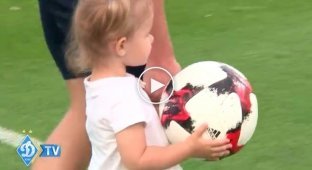 Как маленькие дочери звезд Динамо забивают голы на тренировке