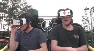Катание на американских горках в очках виртуальной реальности