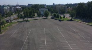 Автомобильная парковка на Крестовском острове (3 фото)