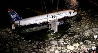 Как вытаскивали самолет из Гудзона (12 фотографий)