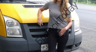Девушка-водитель брянской маршрутки покорила пользователей сети (3 фото)