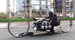 Мотоцикл без спиц, но с авиадвигателем (5 фото + 1 видео)