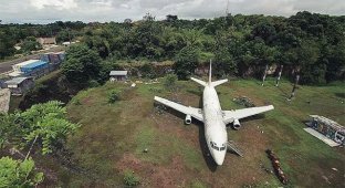 Мистическая загадка появления Boeing 737 (4 фото)