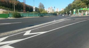Перегруженный бетоном транспорт портит ремонт дорог
