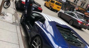 Суперкары Lamborghini у места провидения блокчейн-конференци оказались уловкой организаторов (3 фото + видео)