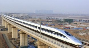 Китай запустил самую длинную высокоскоростную железнодорожную ветку в мире (9 фото)