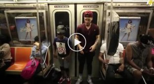 Энджел с друзьями танцует в метро