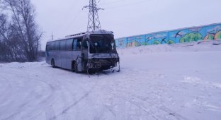 Автобус протаранил товарный поезд в Кемеровской области (8 фото + 1 видео)