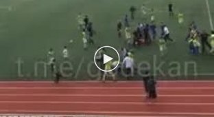 В Махачкале футболисты устроили массовую драку на стадионе Труд