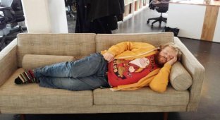 Никогда не спи на работе, особенно если твои коллеги умеют пользоваться фотошопом (15 фото)