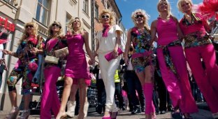 Рижский парад блондинок (10 фотографий)
