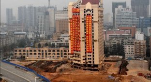 Взрыв многоэтажного здания в Китае (7 фото)