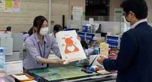 В Японии придумали безопасные для оленей пакеты (3 фото)