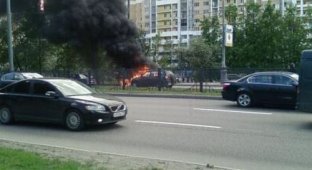  В Москве сгорел новенький Ferrari (30 фото)