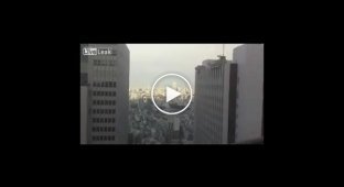 Подборка современных небоскребов во время землетрясения