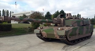 Фото французского танка «Леклерк» со 140-мм орудием (5 фото)