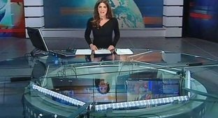 В Италии выпуск новостей совместили с показом нижнего белья ведущих (6 фото + видео)