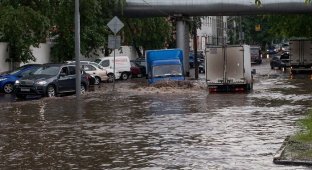 Затопленные улицы в Москве (21 фото)