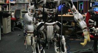 Kojiro - робот подобный человеку (видео)