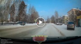 Водитель сбил 17-летнюю девушку на переходе в Свердловской области