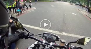 Пугаем звуком мотоцикла