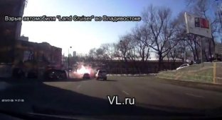 Во Владивостоке на дороге взорвался Land Cruiser 80 (18 фото + 4 видео)