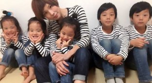 Мама из Японии решила поделиться фотографиями из своей жизни с двойняшками и тройняшками (30 фото)