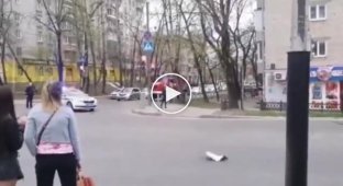 В Хабаровске полицейские не пропускали пожарную машины на вызов - из-за репетиции парада Победы