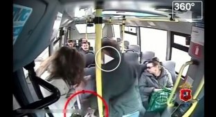 Соривший деньгами пассажир ловко украл кошелек у девушки в маршрутке