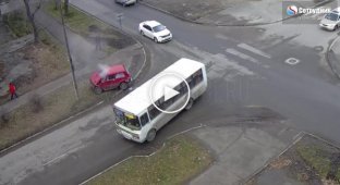 Нива столкнулась с автобусом в Бийске