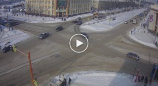Момент ДТП с новым автобусом в центре Кемерова
