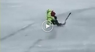 Необычный способ катания на льду
