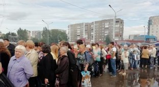 Драка в Новокузнецке разгорелась из-за бесплатных пельменей (4 фото)